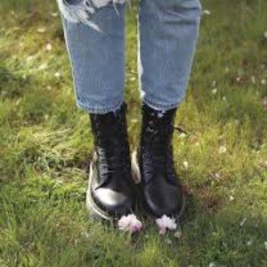 NOT SOLD- CAN SHIP BY TOMORROW size eight docs